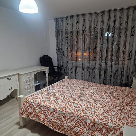 2 Bedrooms Apartment. 갈라치 외부 사진