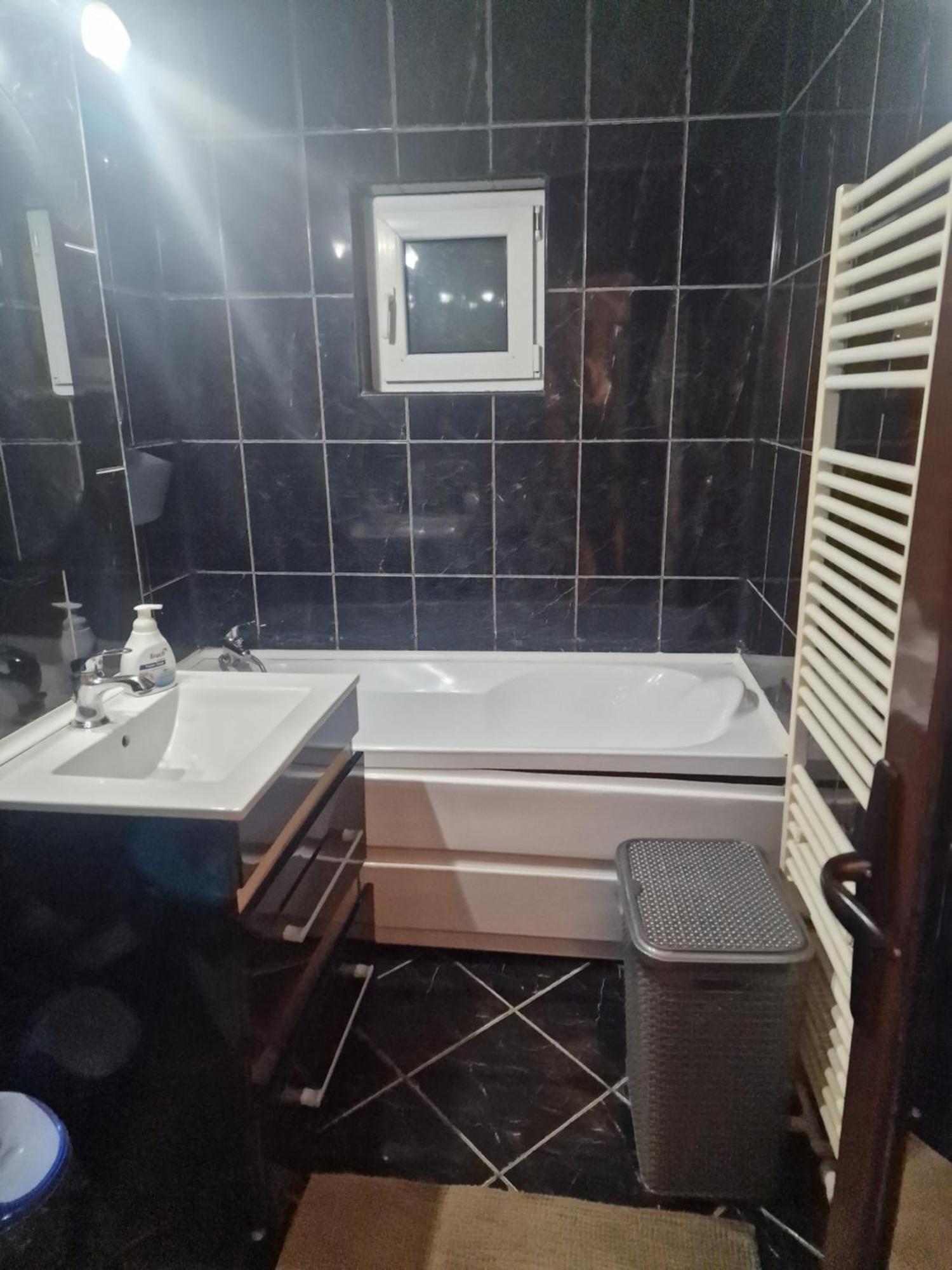 2 Bedrooms Apartment. 갈라치 외부 사진